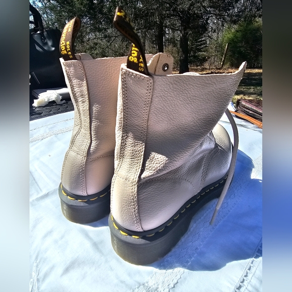 Authentic Dr. Martens 1460 Pascal Virginia Leather Boots – Parchment Beige - Picture 12 of 16